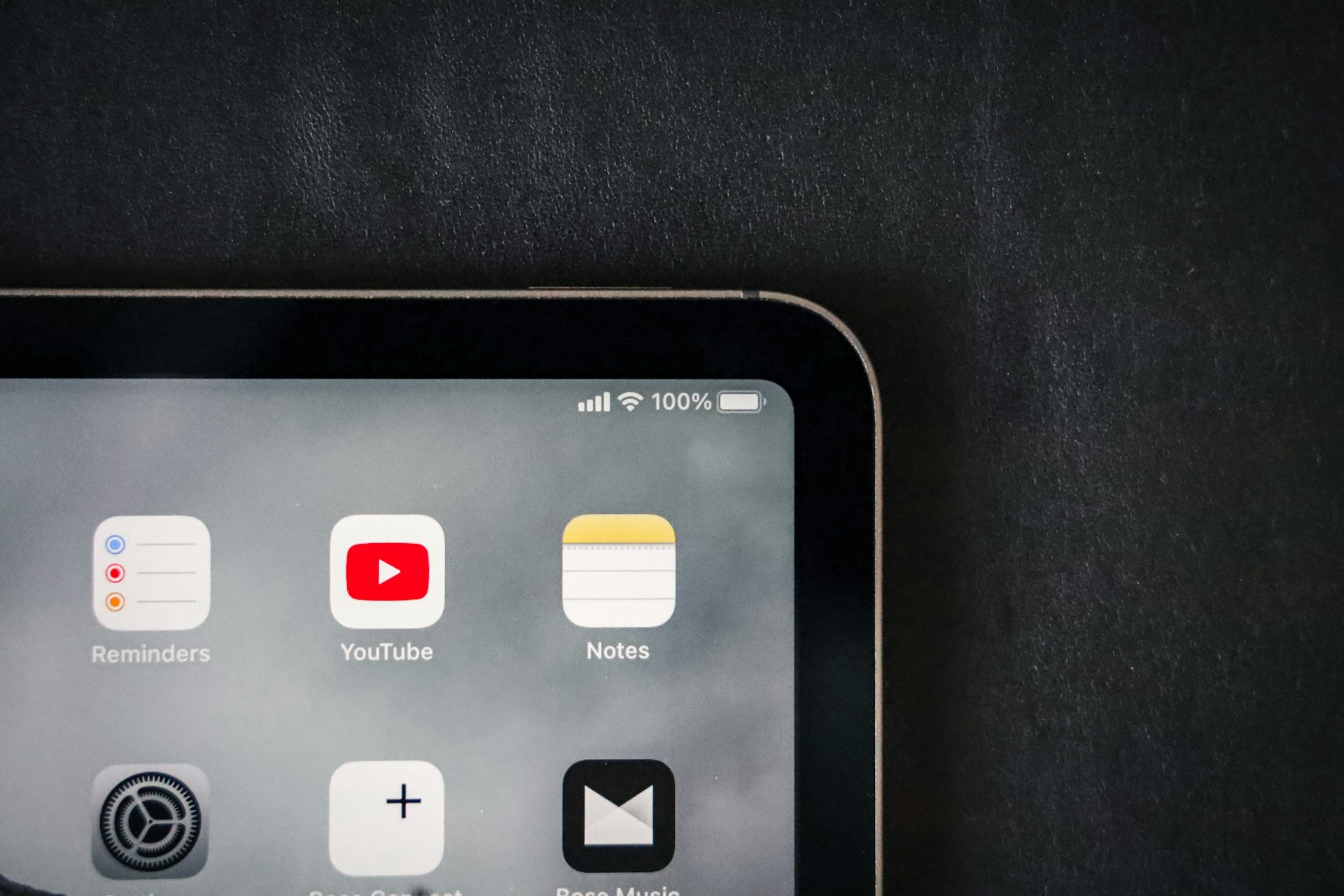 Android smartphone met YouTube icon