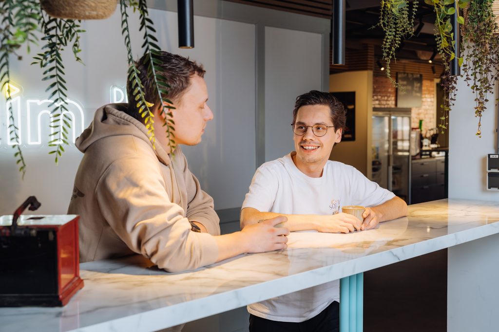 Collega's Oscar van Wijk en Dirko Borst van SDIM