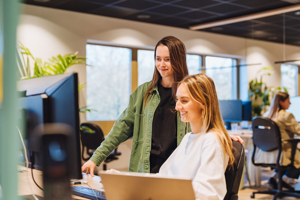 SDIM collega's Sanne en Noa